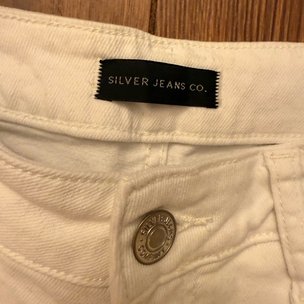 Silver Jeans Women's white Jean Shorts - Picture 2 of 4